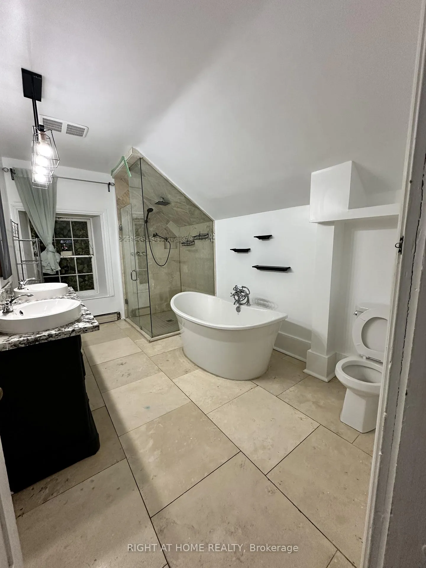 Photo 18 of 545 Dundas Street E, Hamilton, Waterdown — HOMEH
