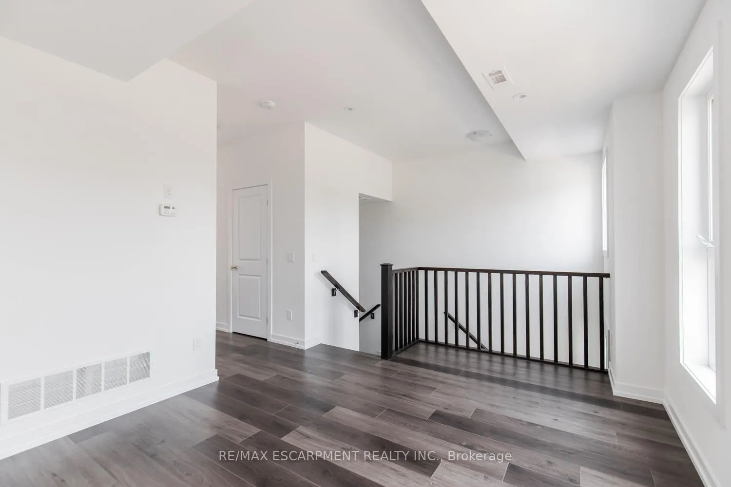 Photo 6 of 199 Burke Street, Hamilton, Waterdown — HOMEH