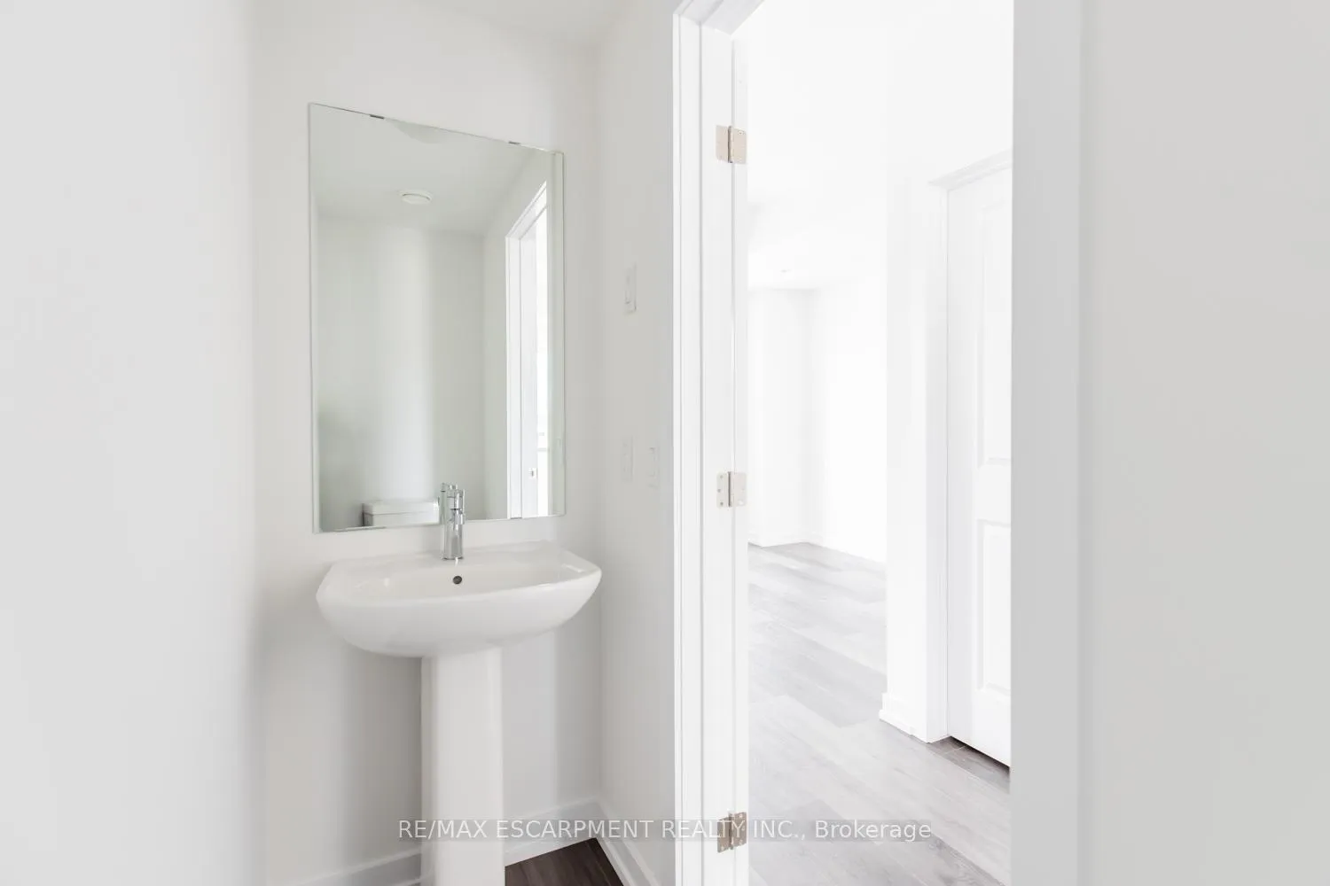 Photo 10 of 199 Burke Street, Hamilton, Waterdown — HOMEH