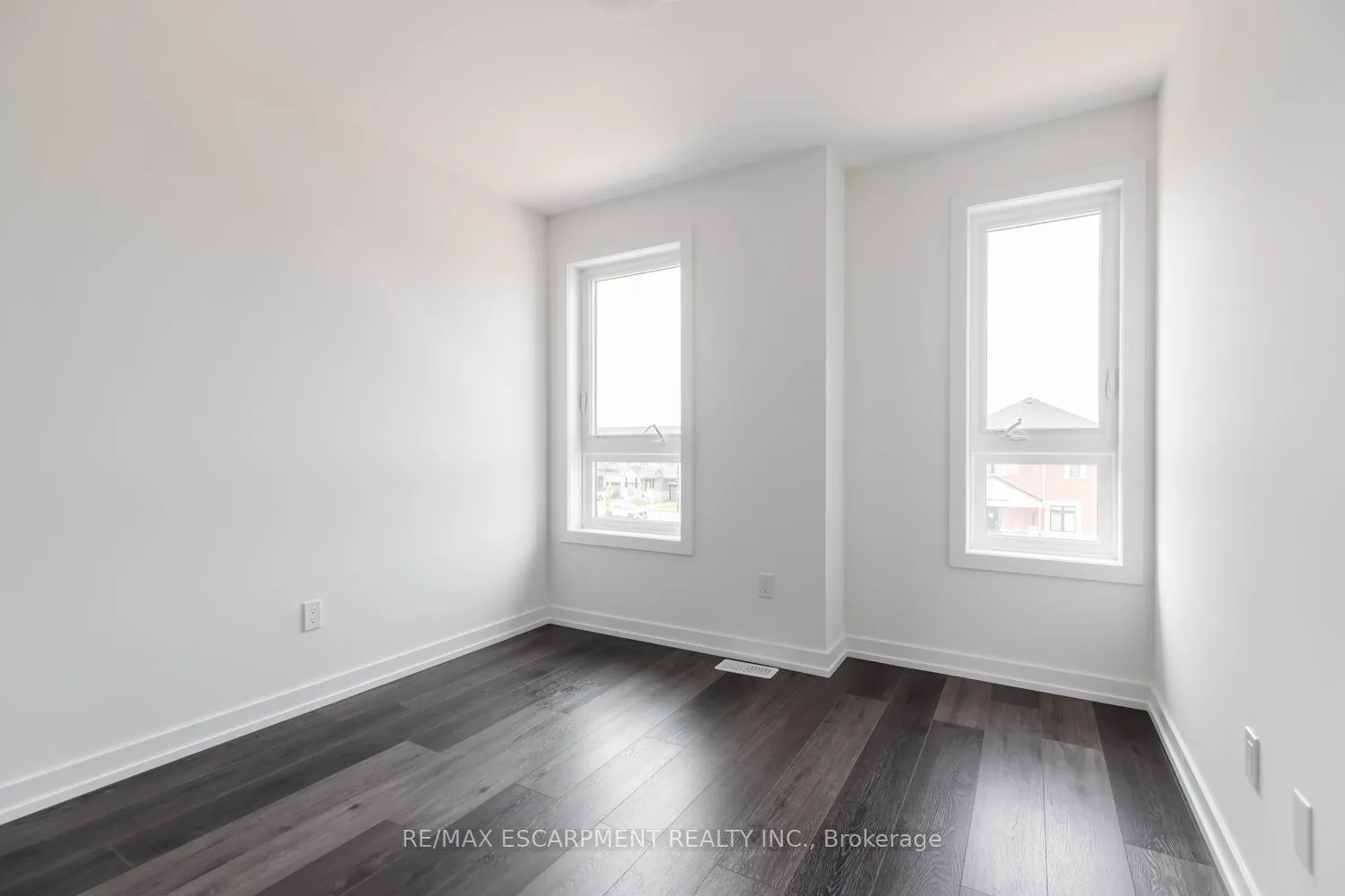 Photo 38 of 199 Burke Street, Hamilton, Waterdown — HOMEH