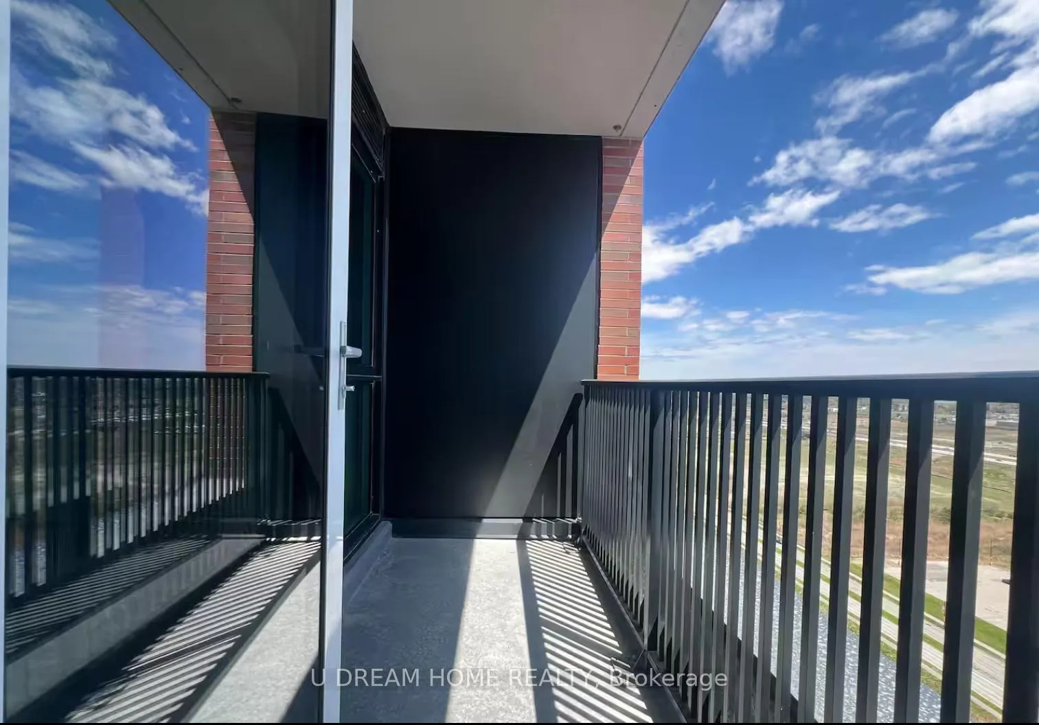 Photo 6 of Unit D517, 38 Andre De Grasse Street, Markham, Unionville — HOMEH