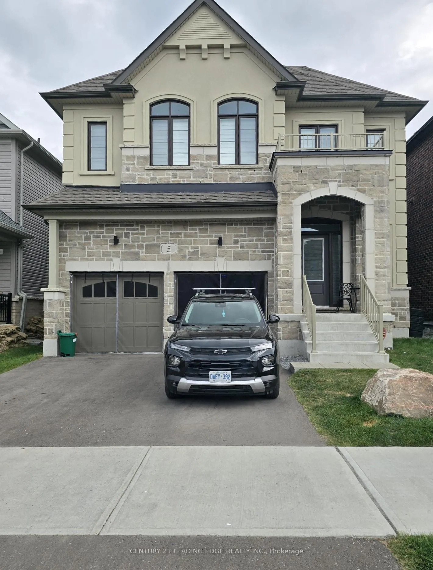 Front of 5 Valleo Street
