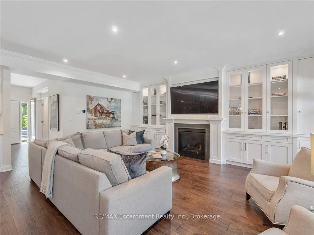 Photo 9 of 3087 Lakeshore Road, Burlington, Roseland — HOMEH