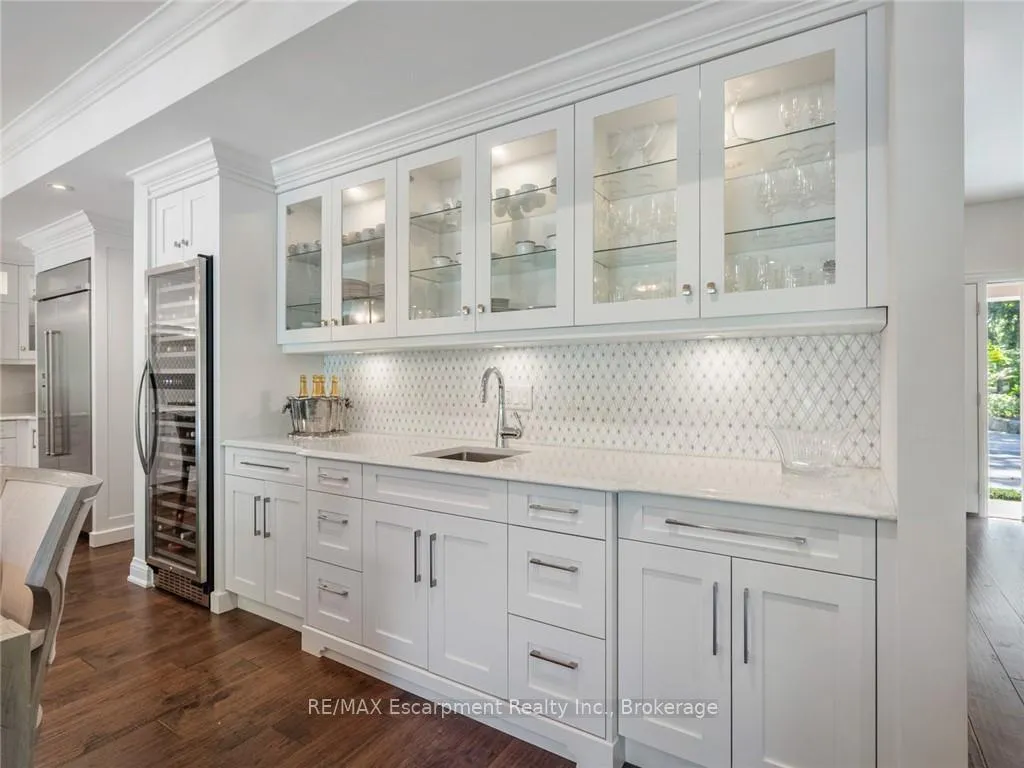 Photo 12 of 3087 Lakeshore Road, Burlington, Roseland — HOMEH