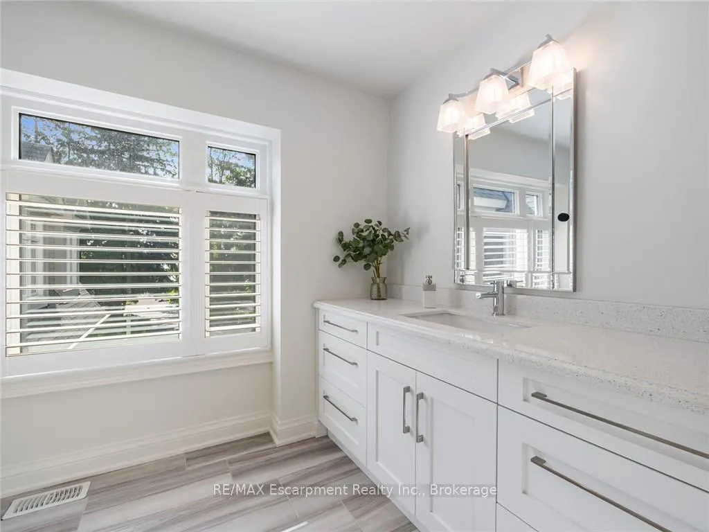 Photo 24 of 3087 Lakeshore Road, Burlington, Roseland — HOMEH