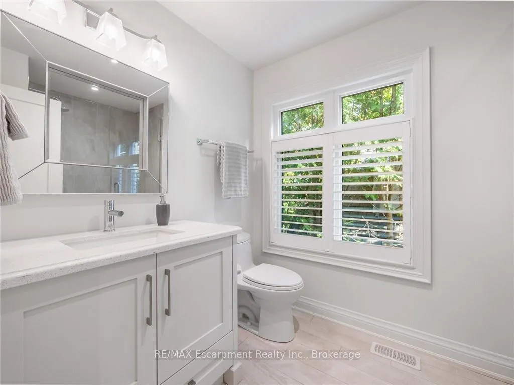 Photo 26 of 3087 Lakeshore Road, Burlington, Roseland — HOMEH