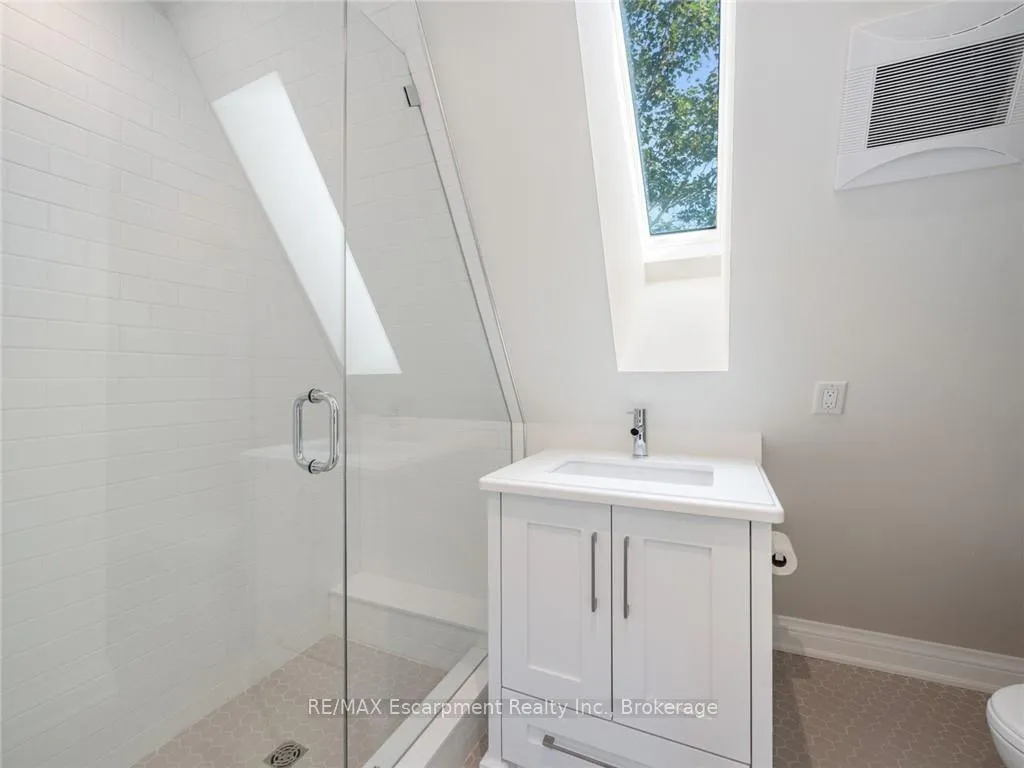 Photo 33 of 3087 Lakeshore Road, Burlington, Roseland — HOMEH