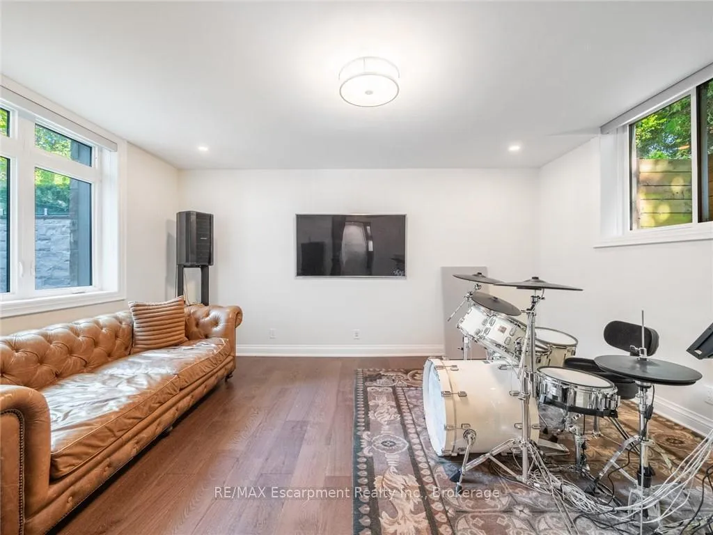 Photo 37 of 3087 Lakeshore Road, Burlington, Roseland — HOMEH