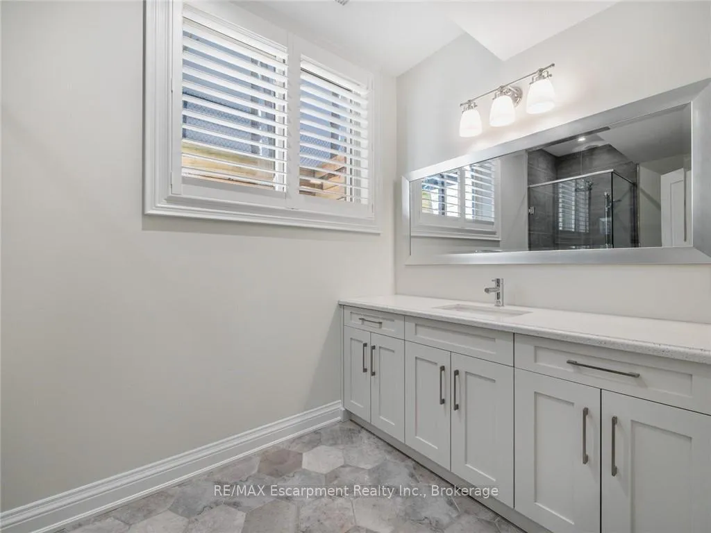 Photo 38 of 3087 Lakeshore Road, Burlington, Roseland — HOMEH