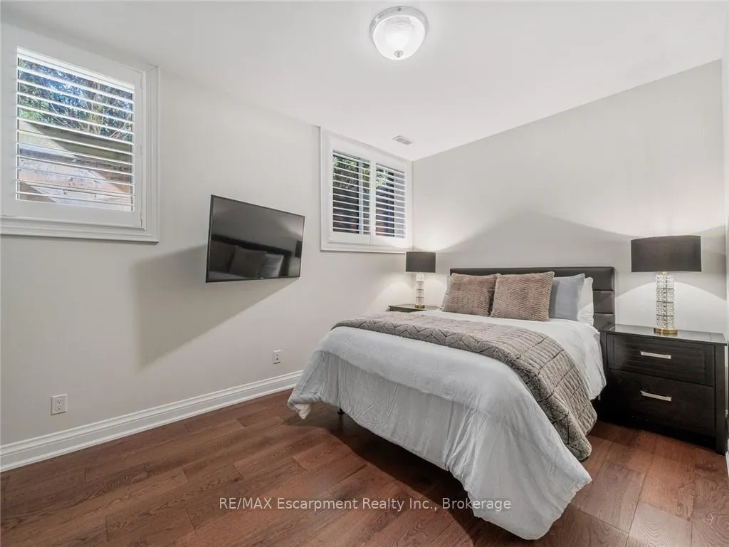 Photo 39 of 3087 Lakeshore Road, Burlington, Roseland — HOMEH