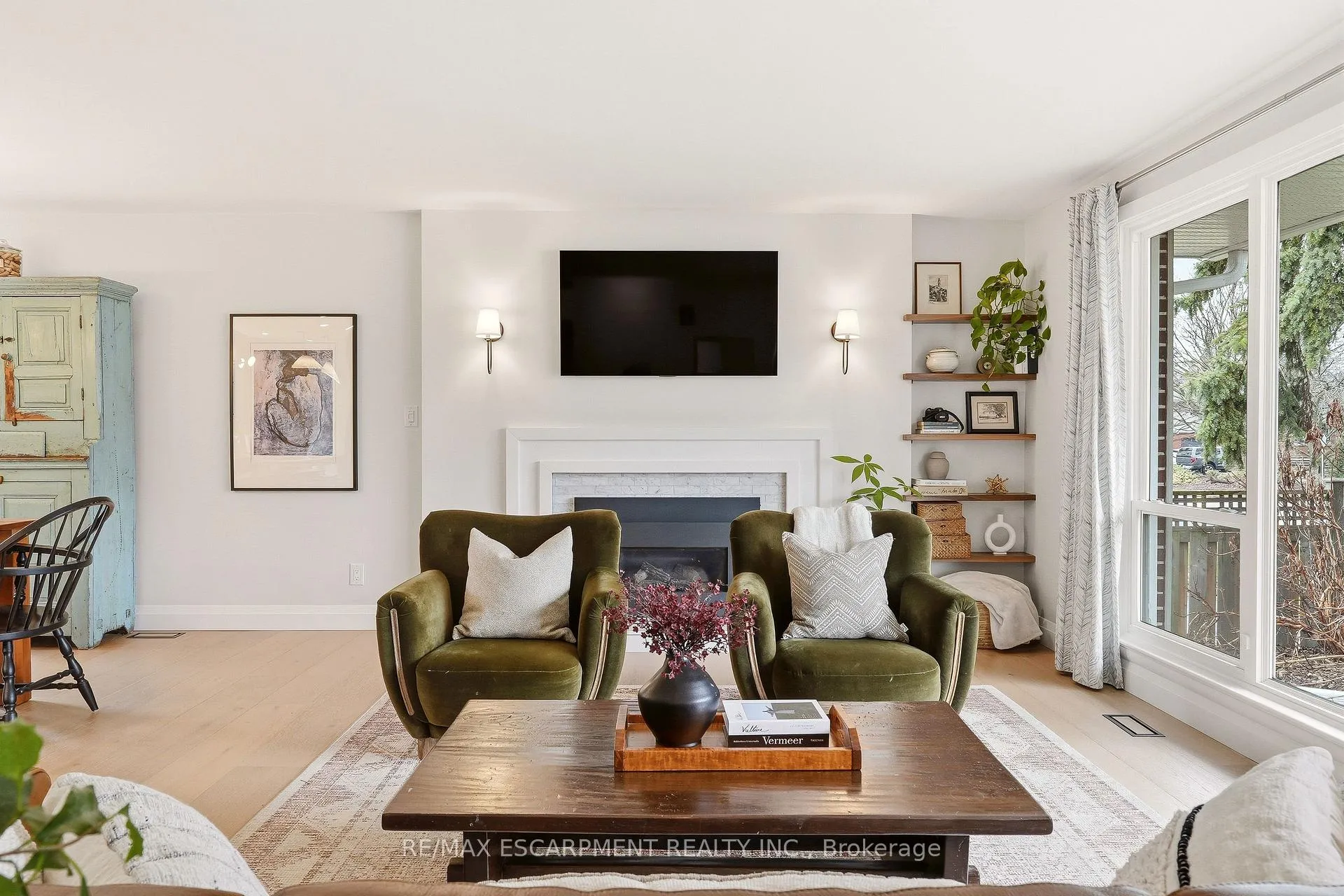 Photo 6 of 4046 Grapehill Avenue, Burlington, Shoreacres — HOMEH