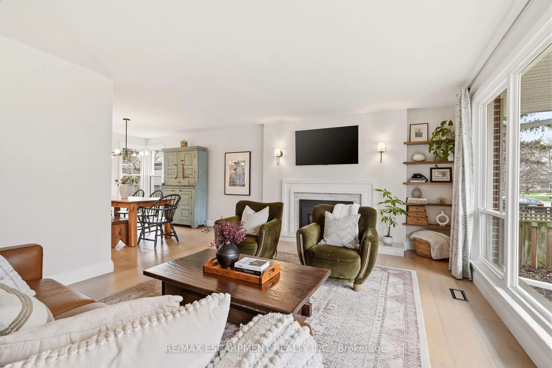 Photo 8 of 4046 Grapehill Avenue, Burlington, Shoreacres — HOMEH