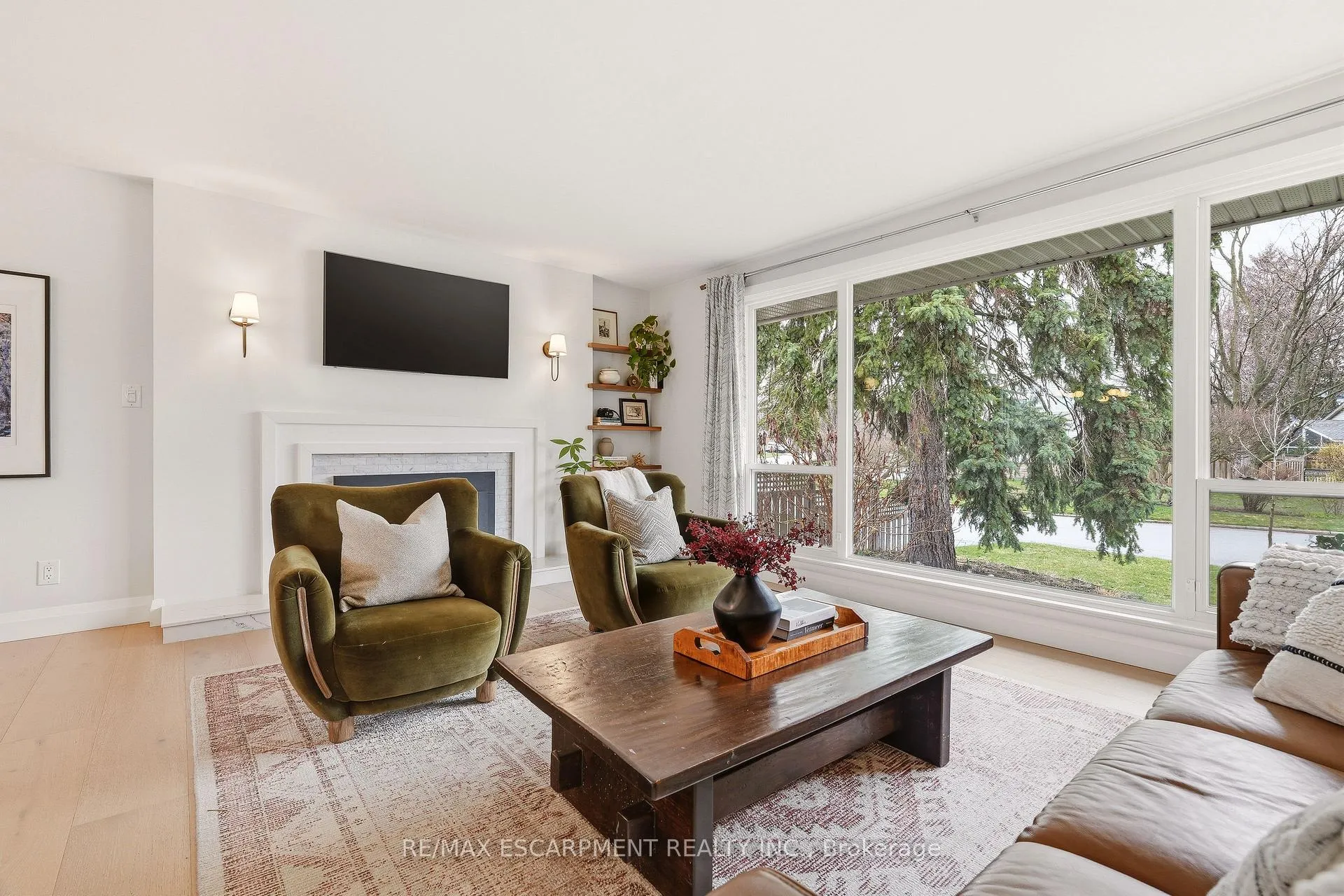 Photo 9 of 4046 Grapehill Avenue, Burlington, Shoreacres — HOMEH