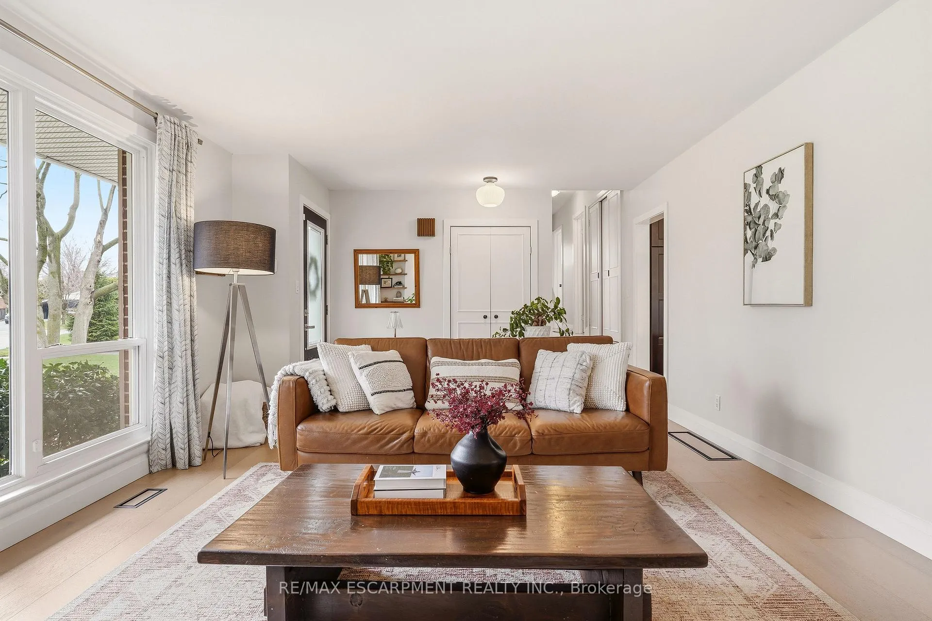 Photo 12 of 4046 Grapehill Avenue, Burlington, Shoreacres — HOMEH