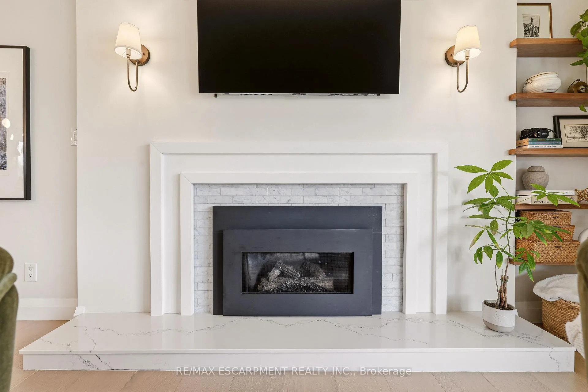 Photo 13 of 4046 Grapehill Avenue, Burlington, Shoreacres — HOMEH
