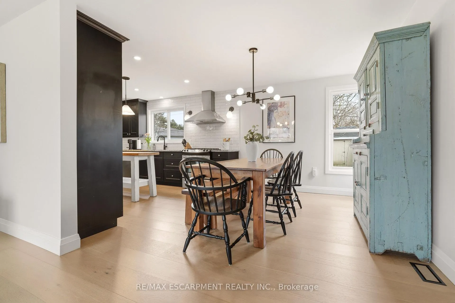 Photo 15 of 4046 Grapehill Avenue, Burlington, Shoreacres — HOMEH