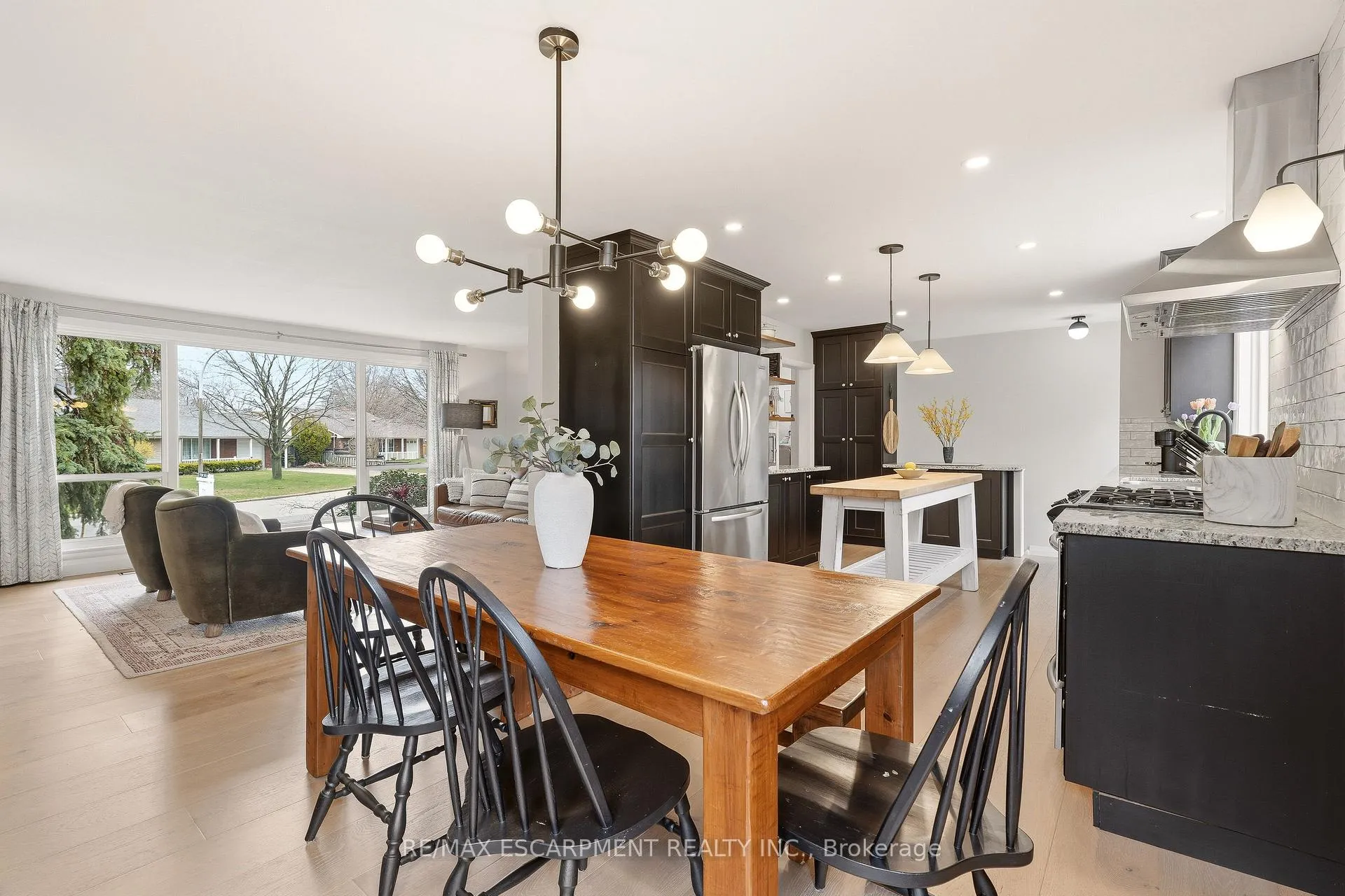 Photo 16 of 4046 Grapehill Avenue, Burlington, Shoreacres — HOMEH