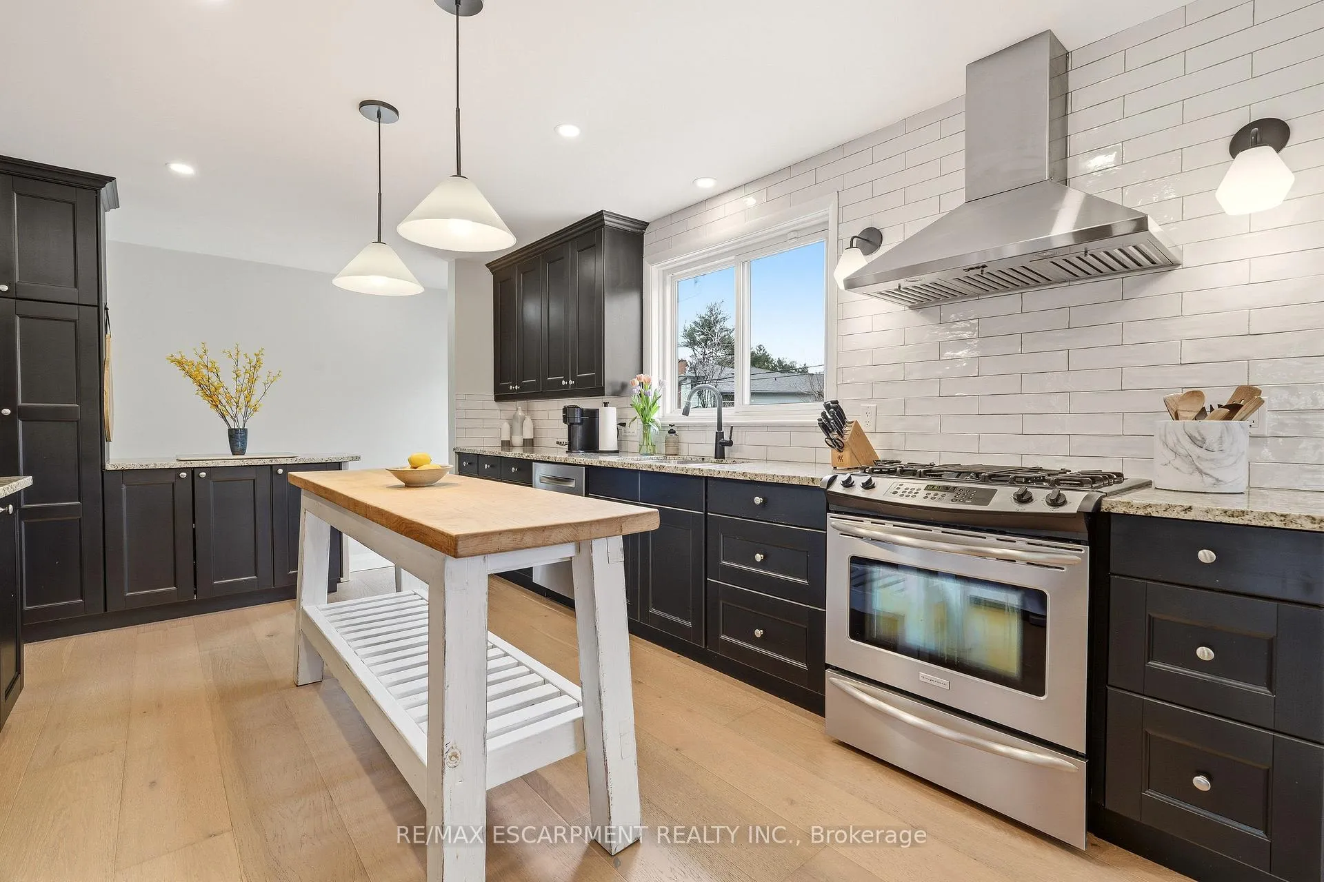 Photo 18 of 4046 Grapehill Avenue, Burlington, Shoreacres — HOMEH