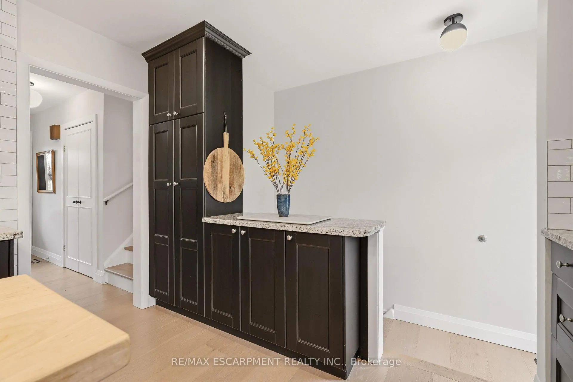 Photo 23 of 4046 Grapehill Avenue, Burlington, Shoreacres — HOMEH
