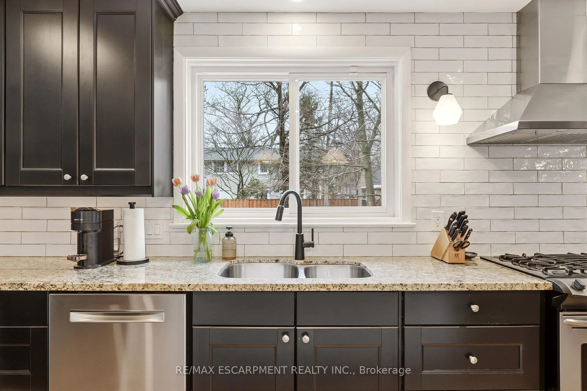 Photo 24 of 4046 Grapehill Avenue, Burlington, Shoreacres — HOMEH