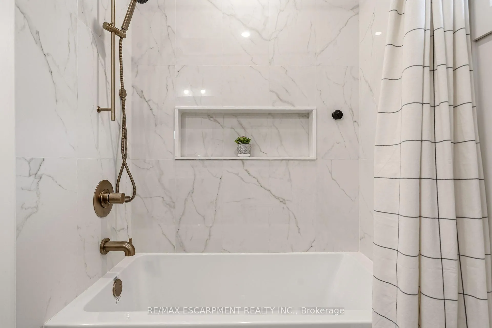 Photo 30 of 4046 Grapehill Avenue, Burlington, Shoreacres — HOMEH