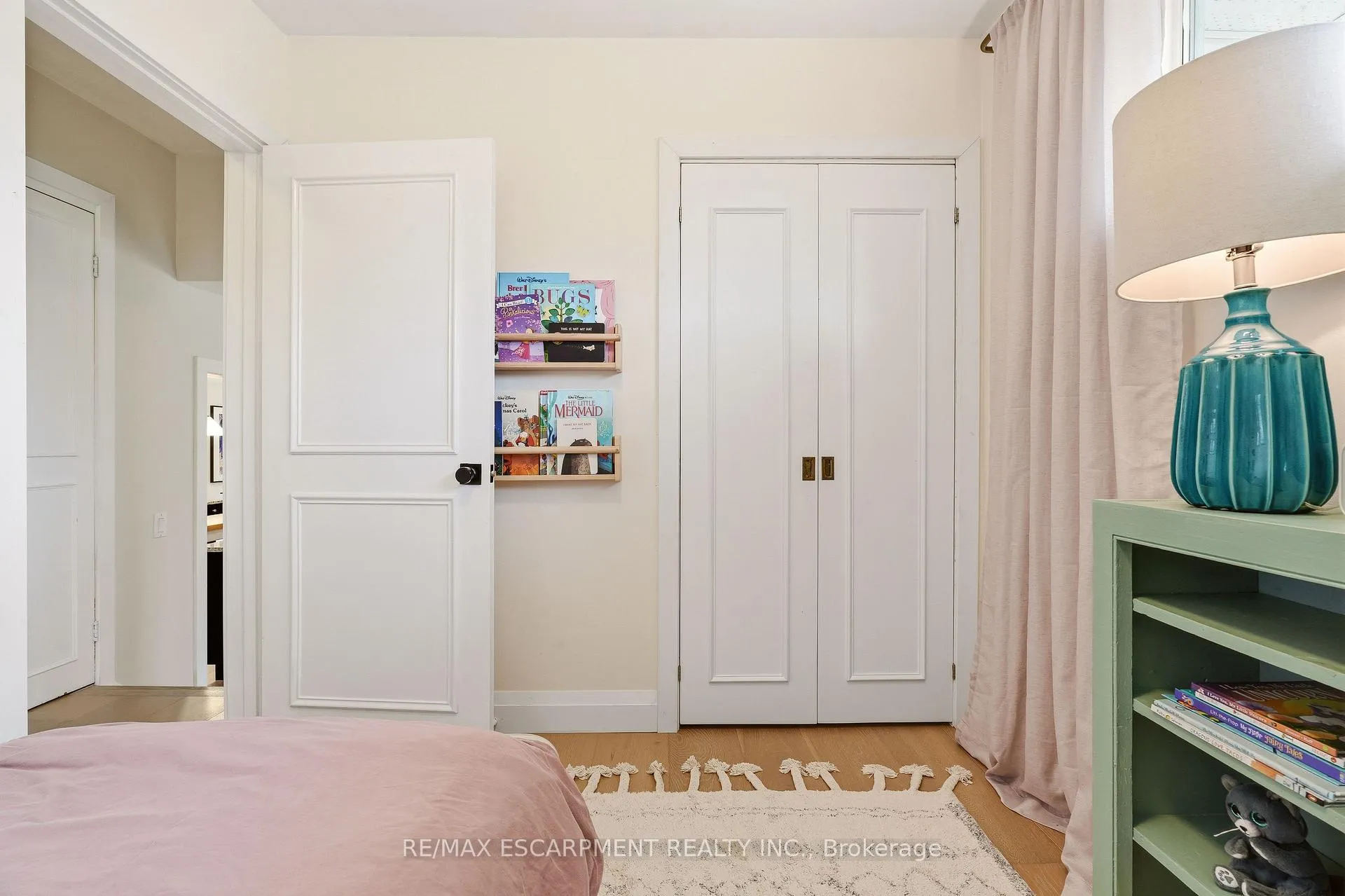 Photo 33 of 4046 Grapehill Avenue, Burlington, Shoreacres — HOMEH