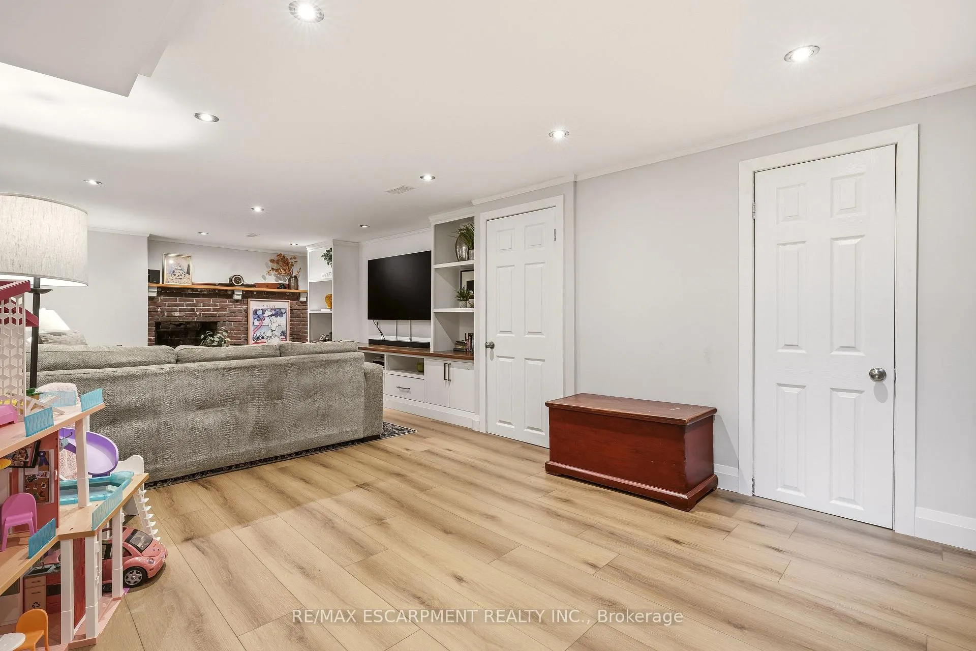Photo 36 of 4046 Grapehill Avenue, Burlington, Shoreacres — HOMEH