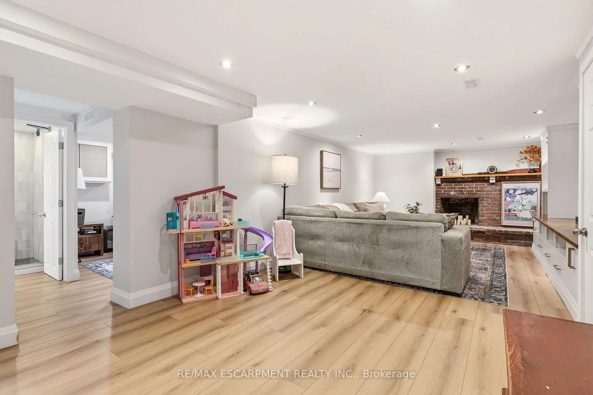 Photo 37 of 4046 Grapehill Avenue, Burlington, Shoreacres — HOMEH