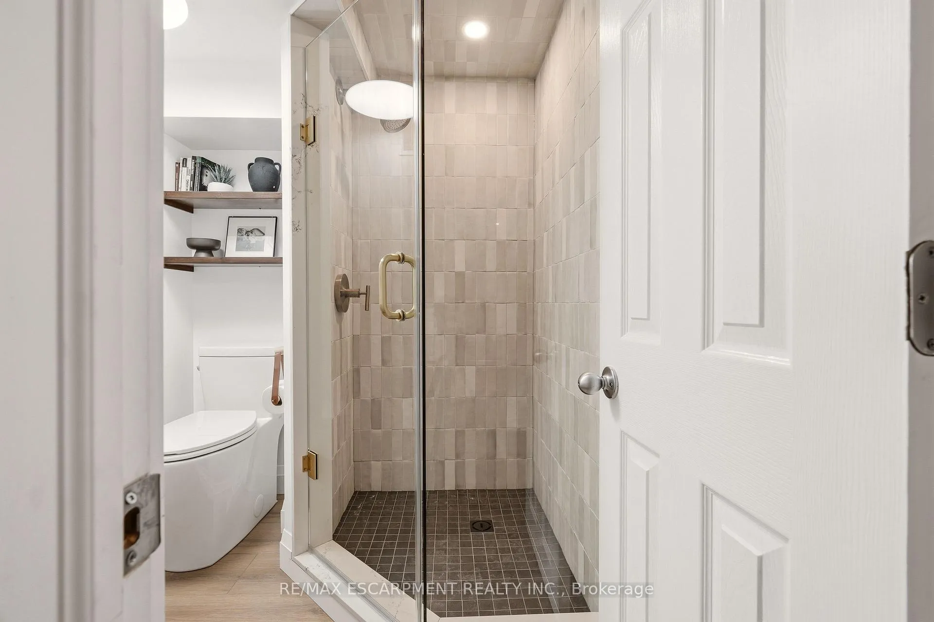 Photo 39 of 4046 Grapehill Avenue, Burlington, Shoreacres — HOMEH