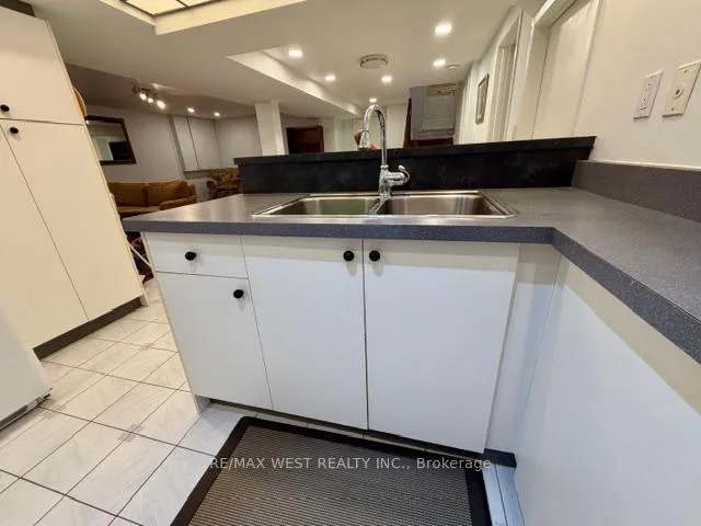 Photo 2 of 4 Foxchase Drive, Caledon, Bolton North — HOMEH