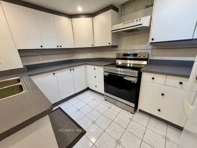 Photo 3 of 4 Foxchase Drive, Caledon, Bolton North — HOMEH