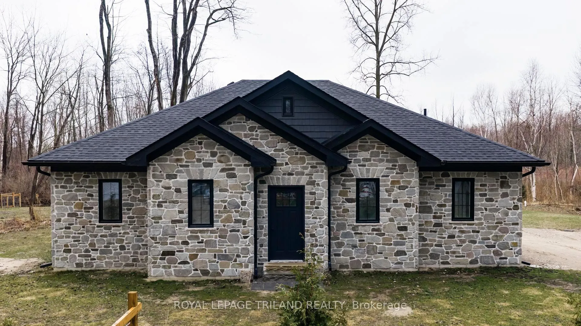Photo 1 of 6043 Franks Road, Lambton Shores, Kettle Point — HOMEH