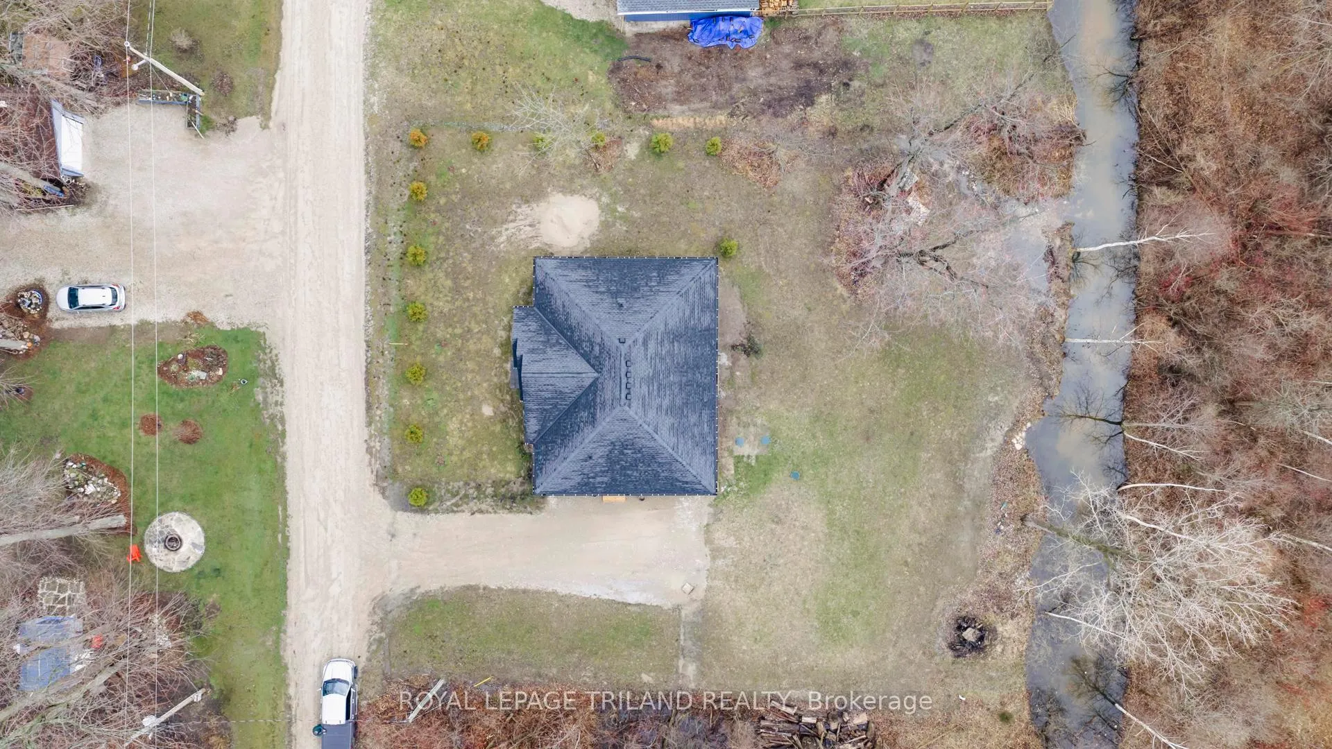 Photo 4 of 6043 Franks Road, Lambton Shores, Kettle Point — HOMEH