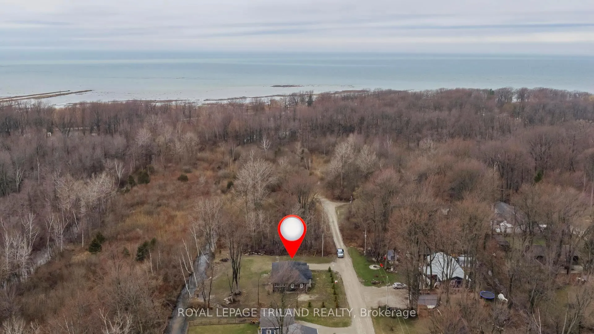 Photo 6 of 6043 Franks Road, Lambton Shores, Kettle Point — HOMEH