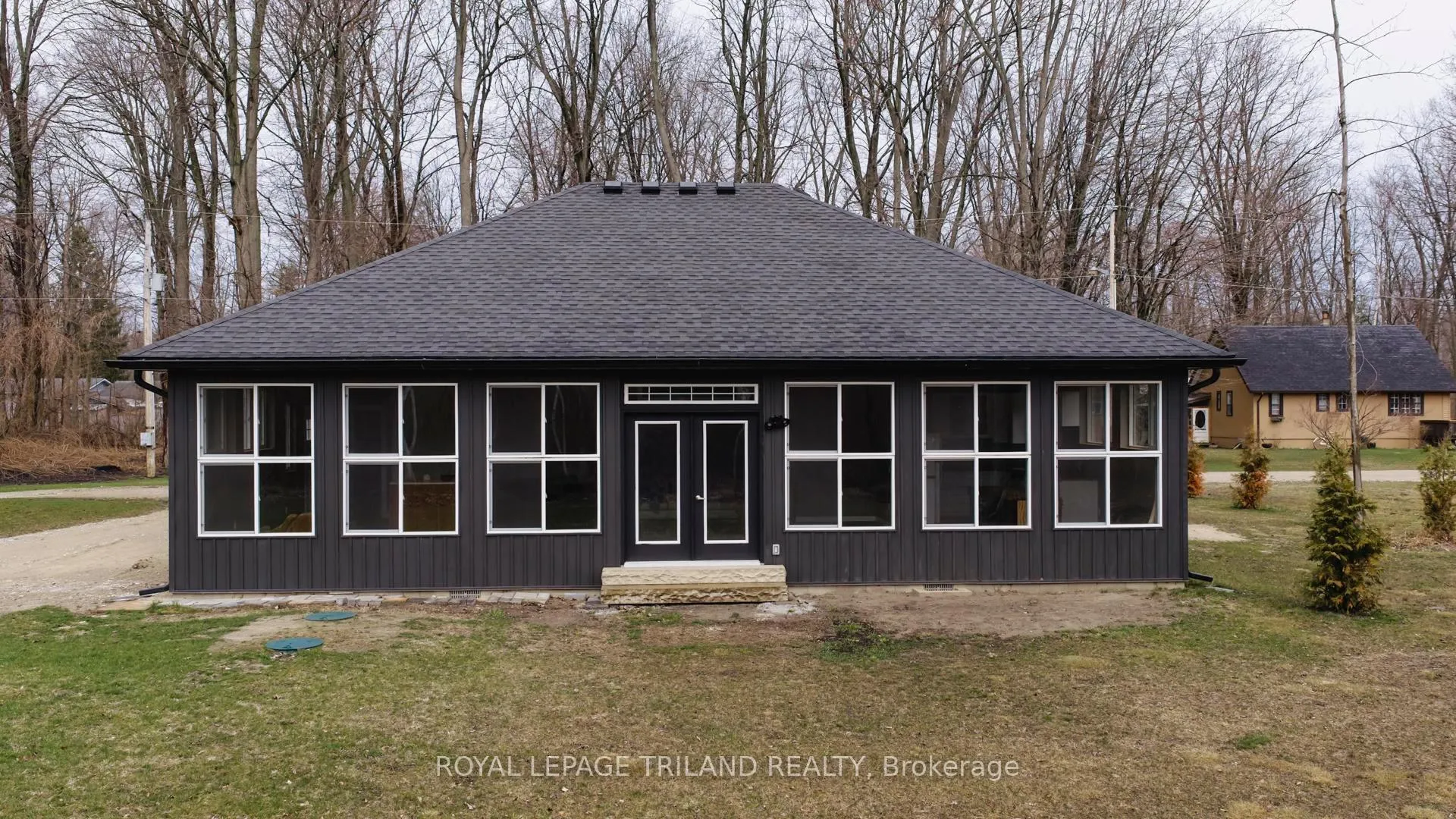 Photo 7 of 6043 Franks Road, Lambton Shores, Kettle Point — HOMEH