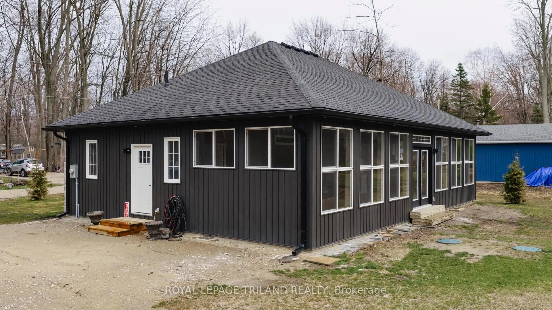 Photo 8 of 6043 Franks Road, Lambton Shores, Kettle Point — HOMEH