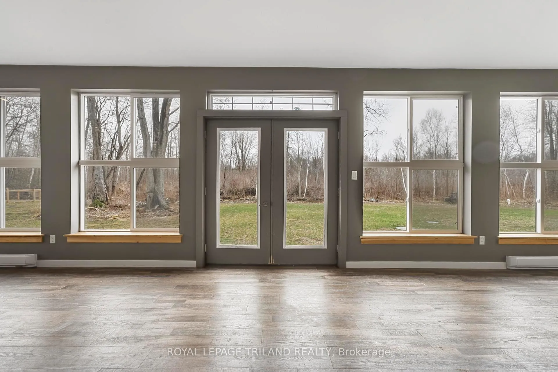 Photo 9 of 6043 Franks Road, Lambton Shores, Kettle Point — HOMEH