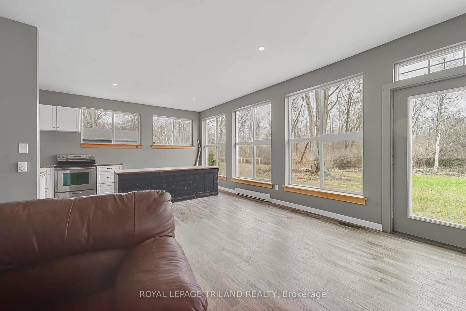 Photo 10 of 6043 Franks Road, Lambton Shores, Kettle Point — HOMEH