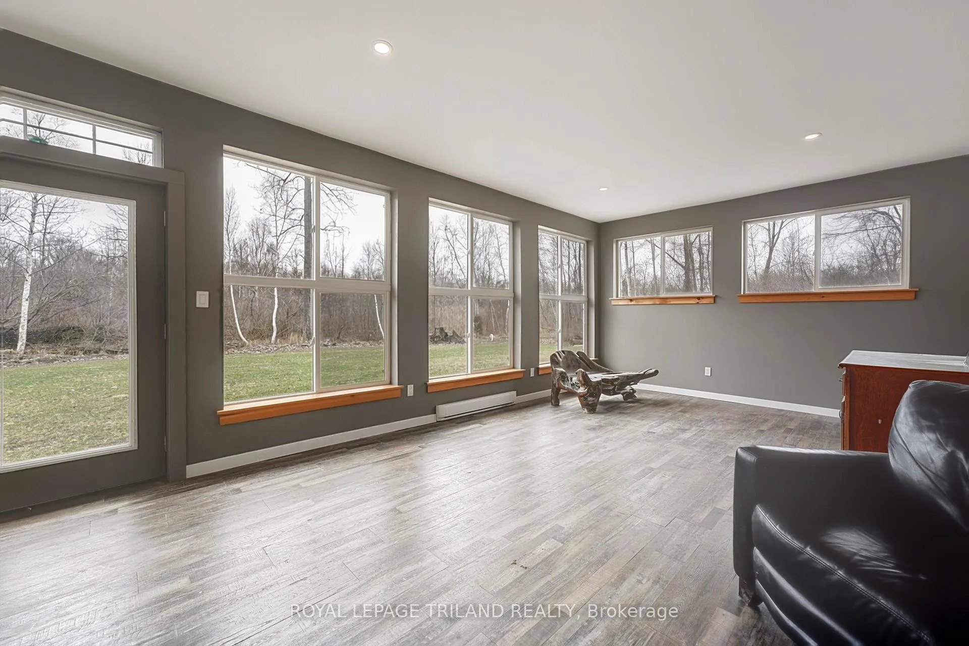 Photo 11 of 6043 Franks Road, Lambton Shores, Kettle Point — HOMEH