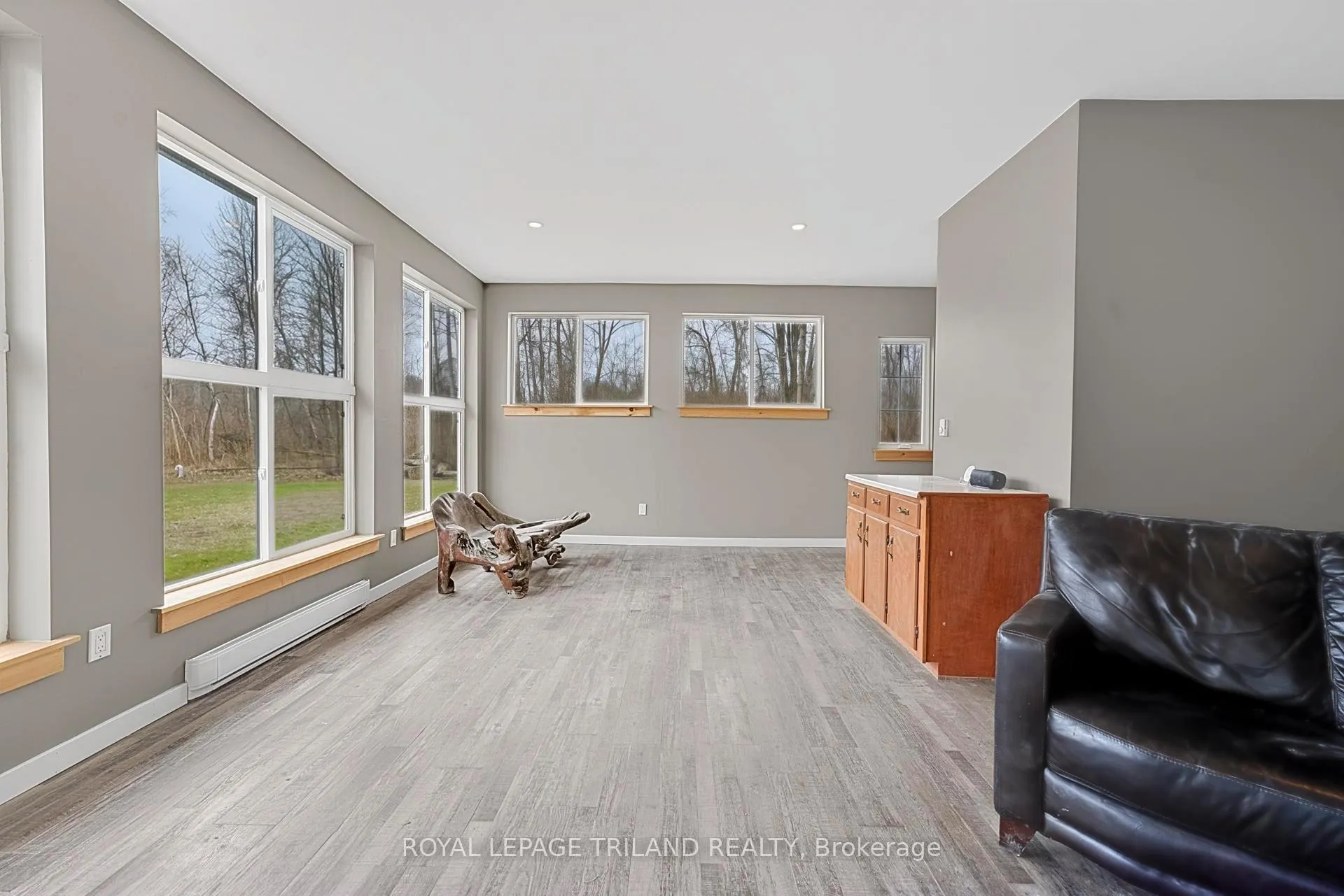 Photo 12 of 6043 Franks Road, Lambton Shores, Kettle Point — HOMEH