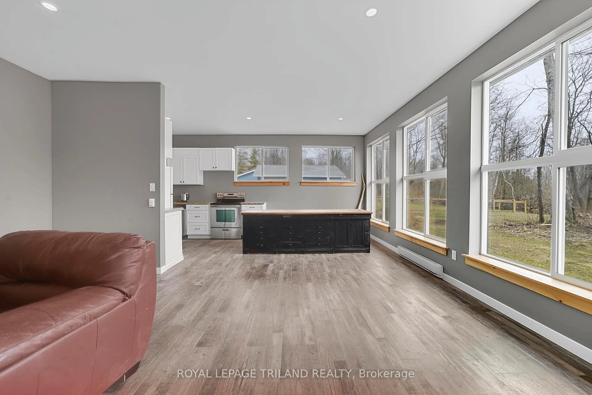 Photo 13 of 6043 Franks Road, Lambton Shores, Kettle Point — HOMEH