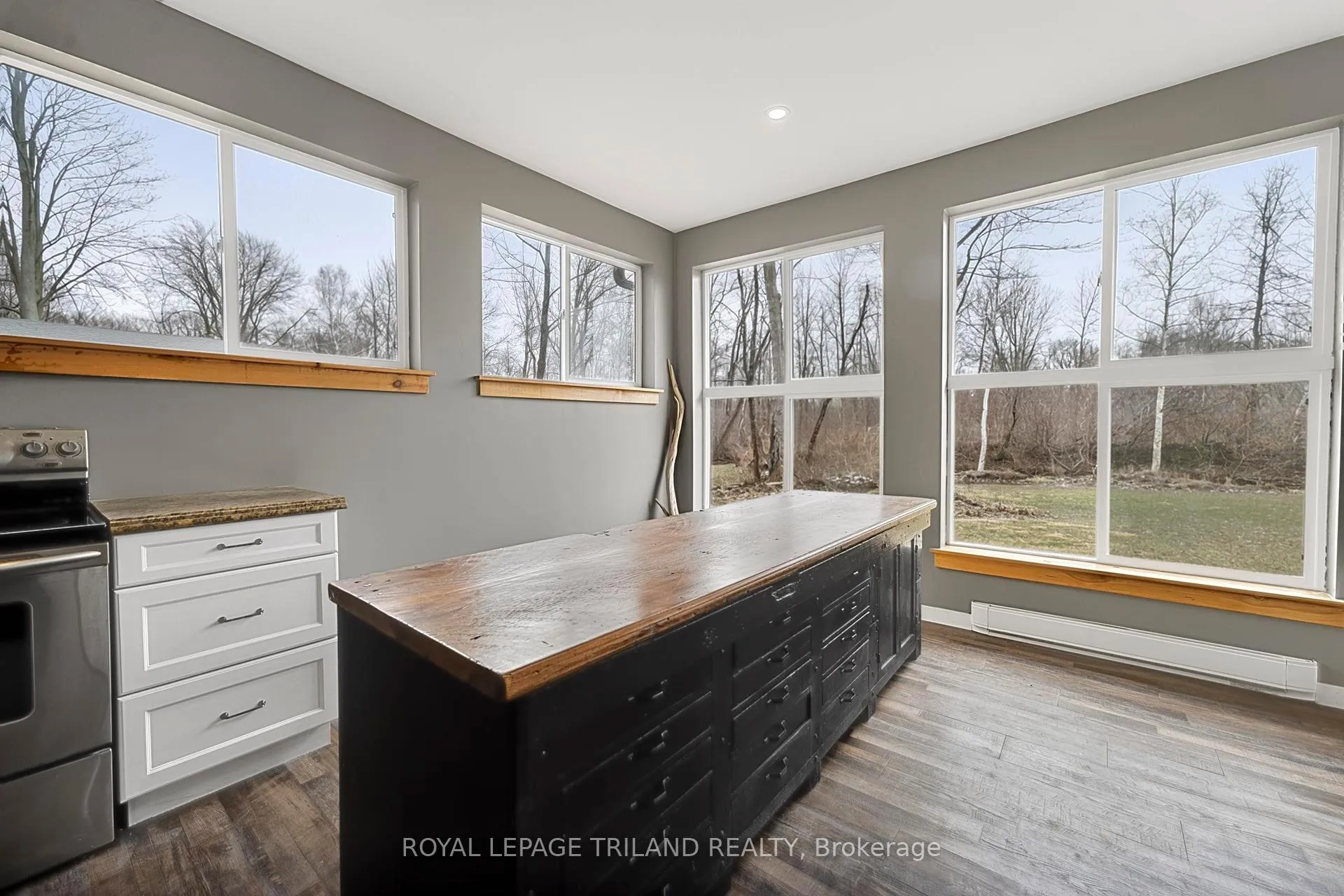 Photo 14 of 6043 Franks Road, Lambton Shores, Kettle Point — HOMEH