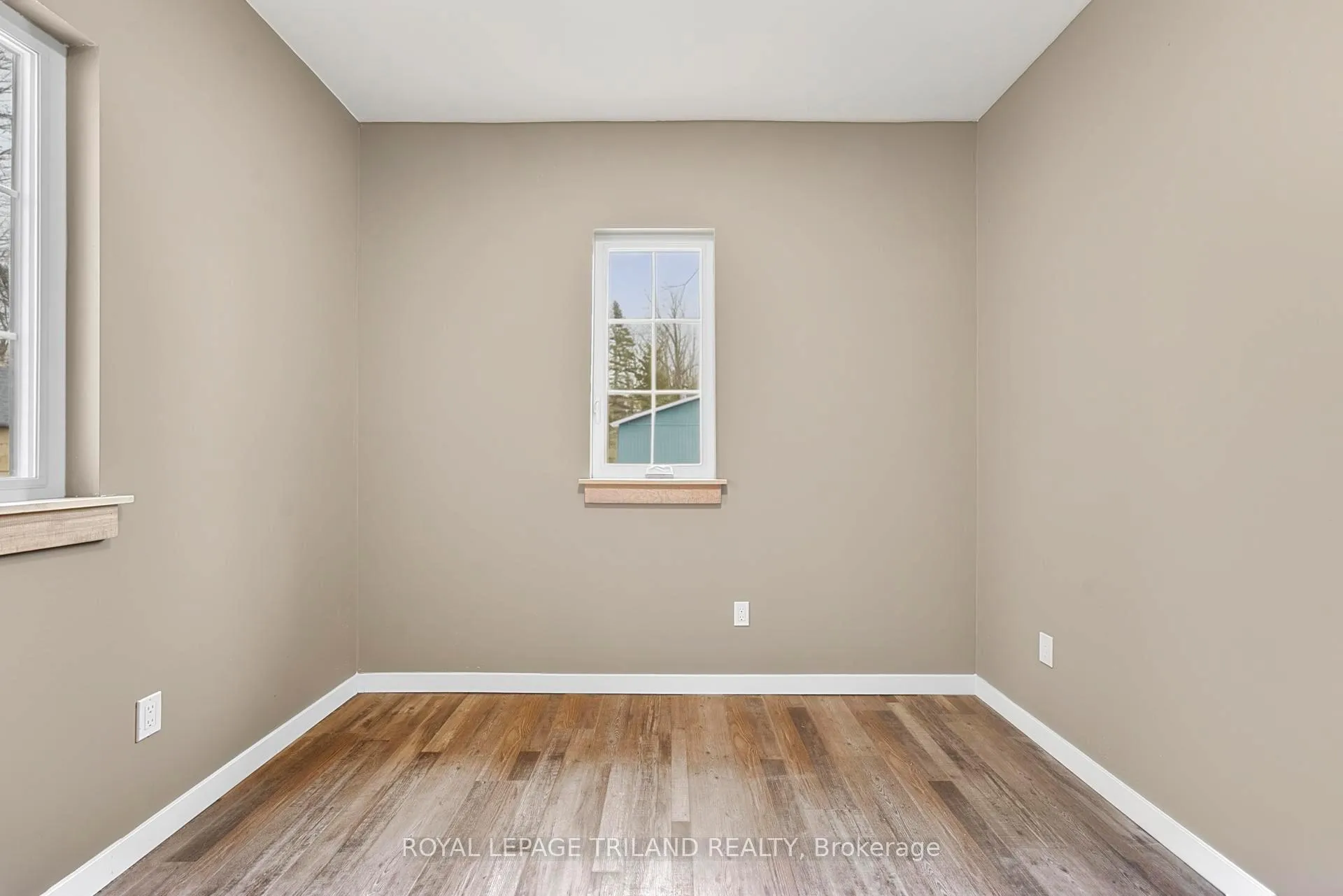 Photo 19 of 6043 Franks Road, Lambton Shores, Kettle Point — HOMEH