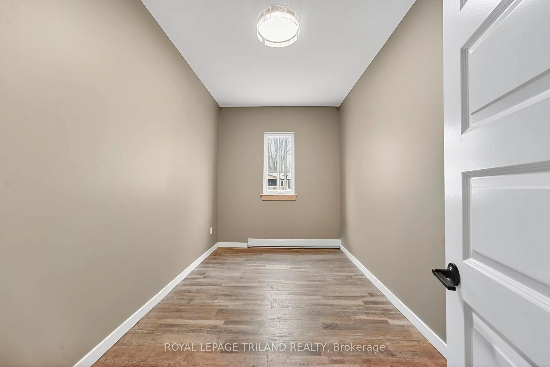 Photo 20 of 6043 Franks Road, Lambton Shores, Kettle Point — HOMEH