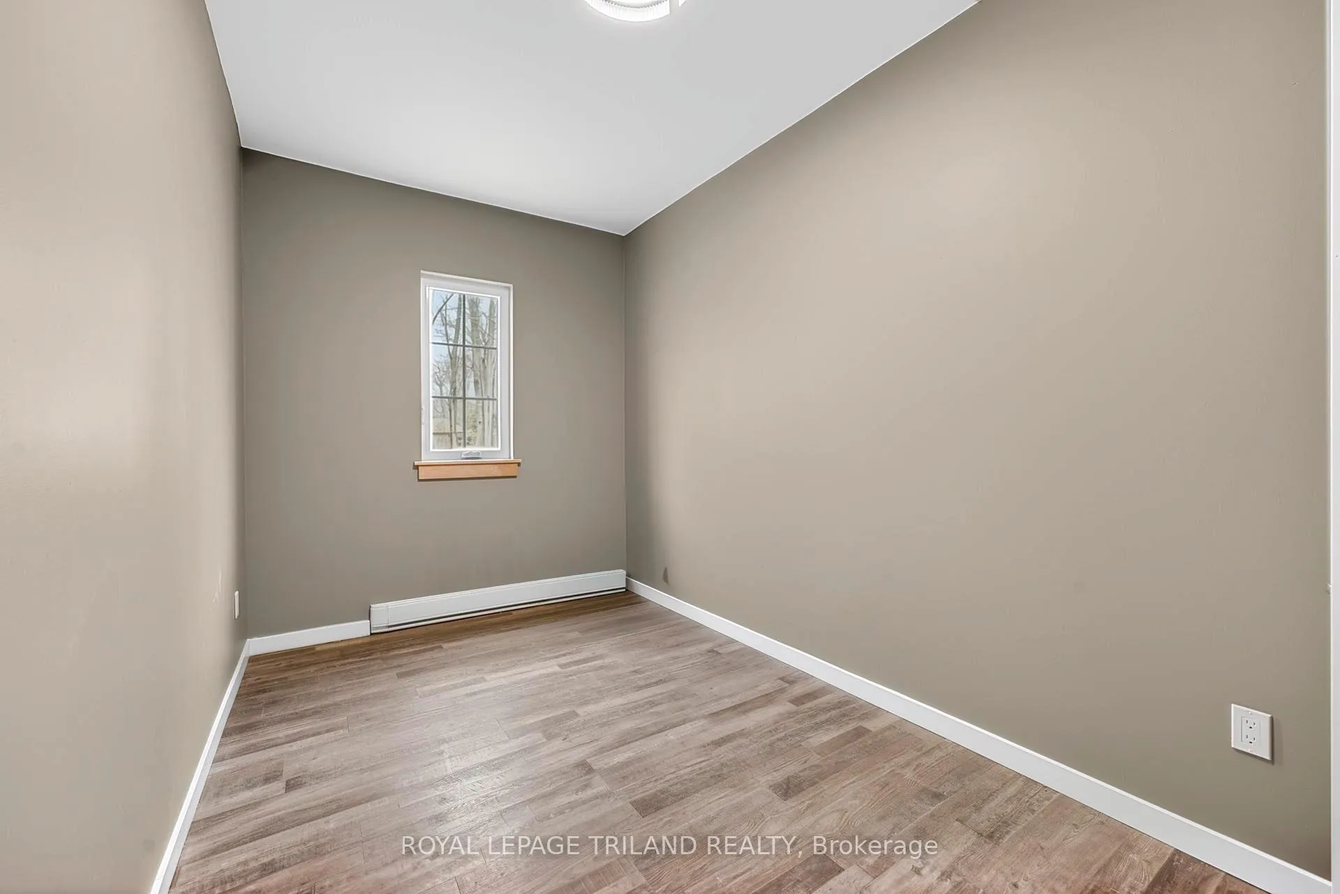 Photo 21 of 6043 Franks Road, Lambton Shores, Kettle Point — HOMEH
