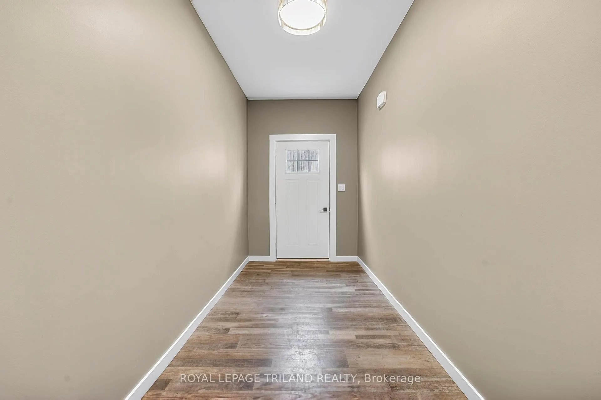 Photo 22 of 6043 Franks Road, Lambton Shores, Kettle Point — HOMEH