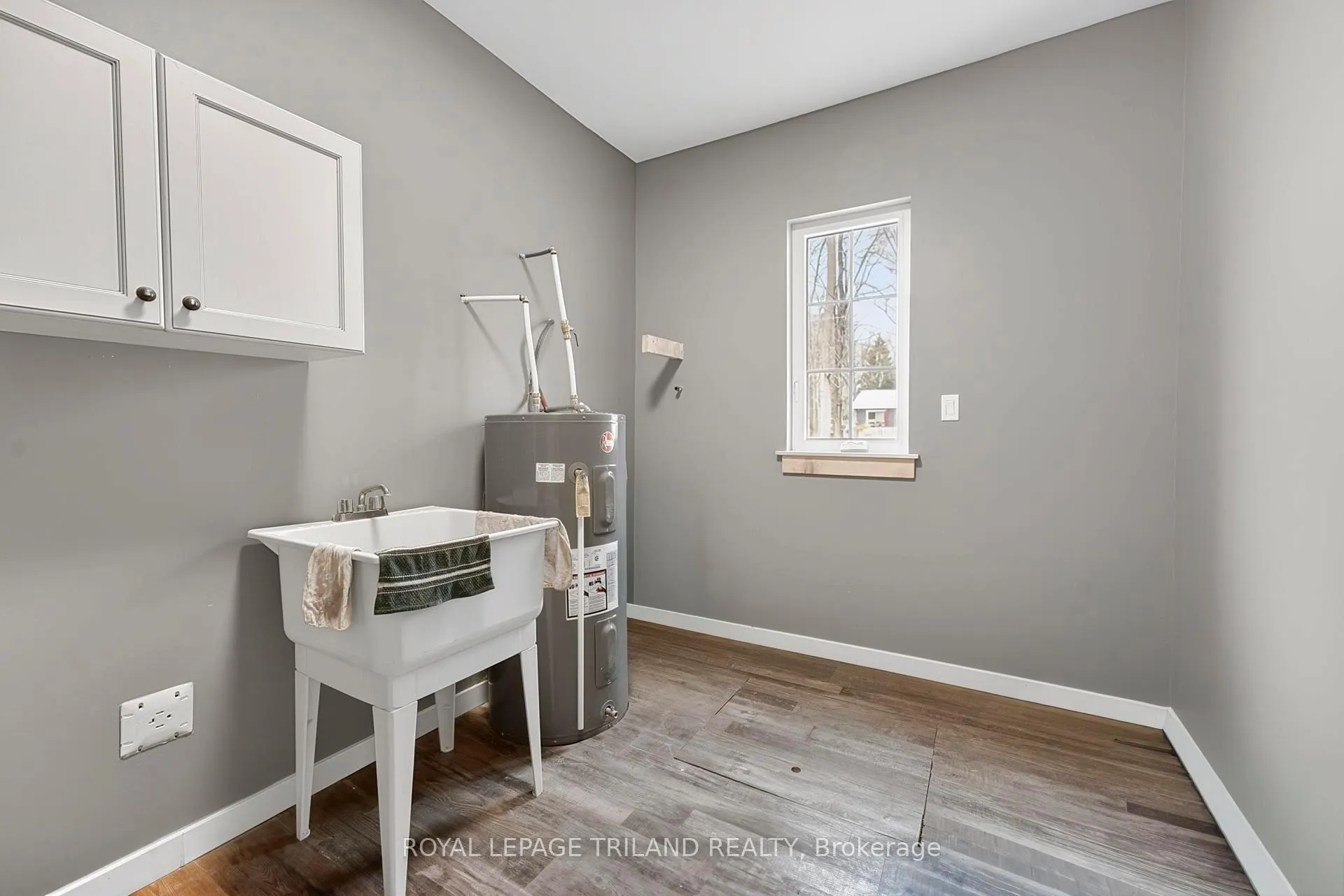 Photo 24 of 6043 Franks Road, Lambton Shores, Kettle Point — HOMEH