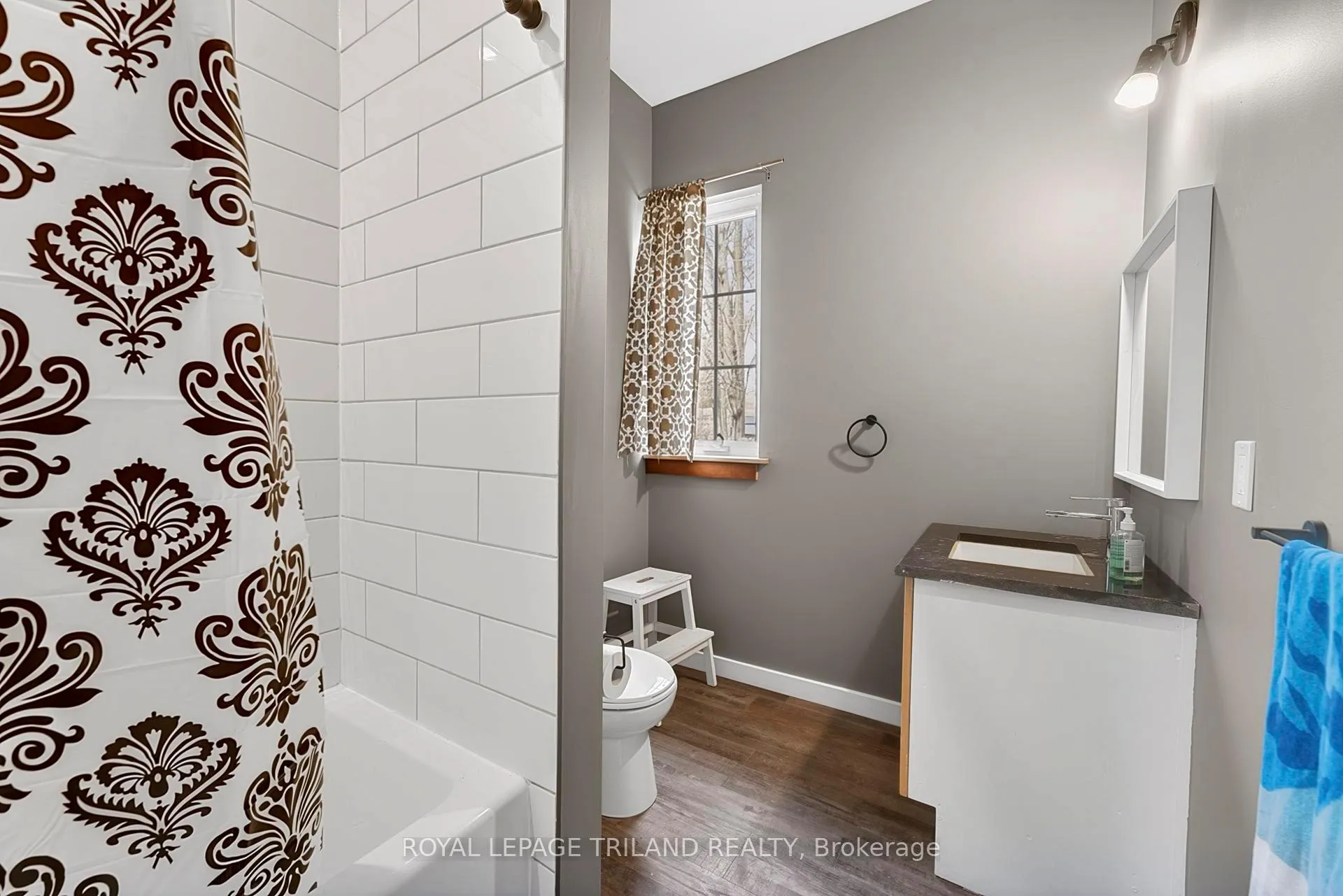 Photo 26 of 6043 Franks Road, Lambton Shores, Kettle Point — HOMEH