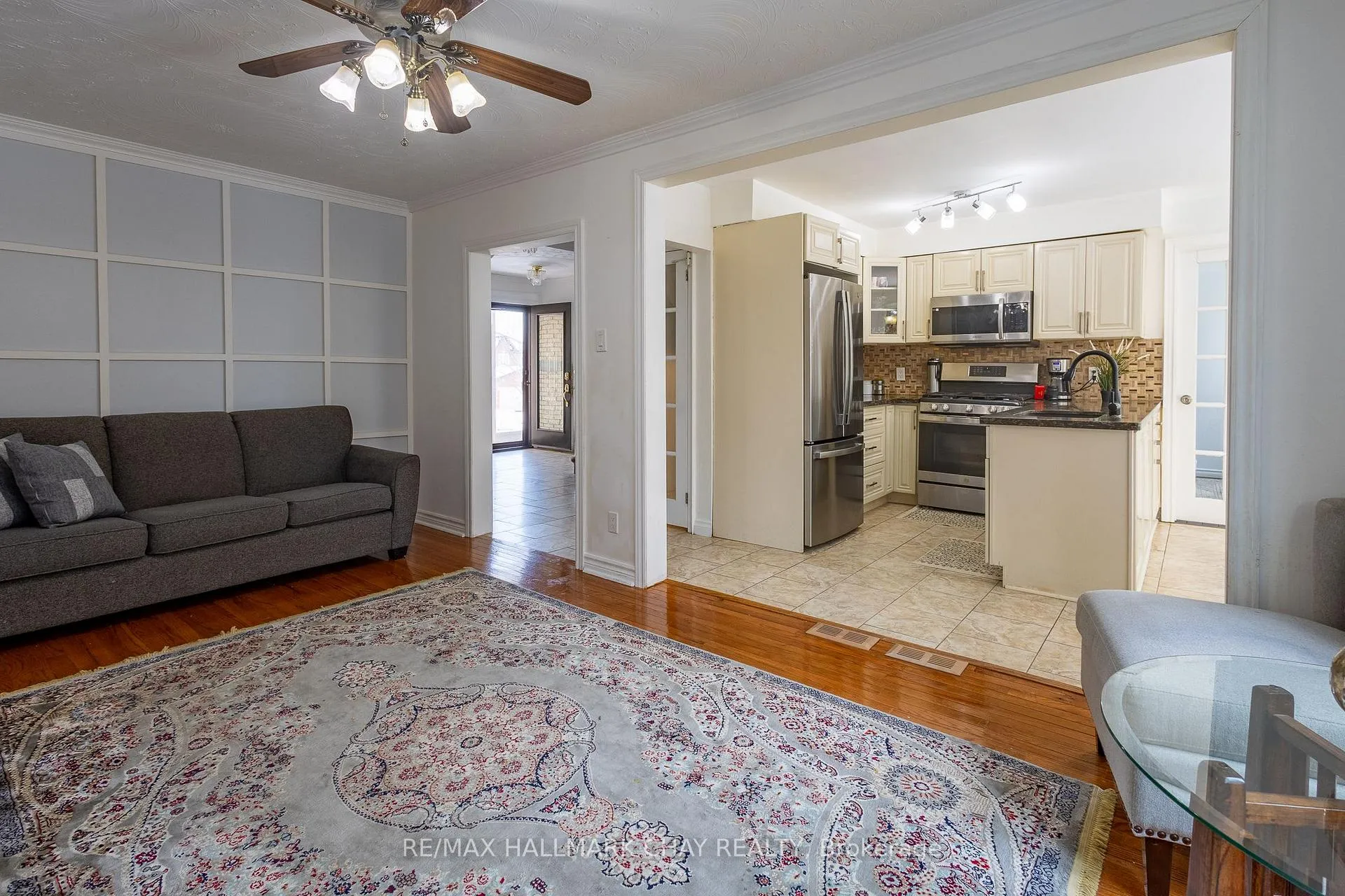 Photo 14 of 26 Orwell Crescent, Barrie, Letitia Heights — HOMEH