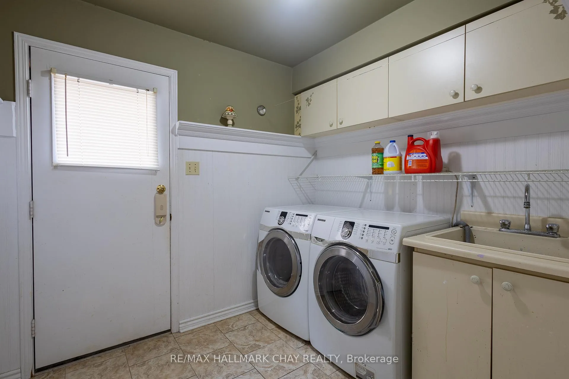 Photo 16 of 26 Orwell Crescent, Barrie, Letitia Heights — HOMEH